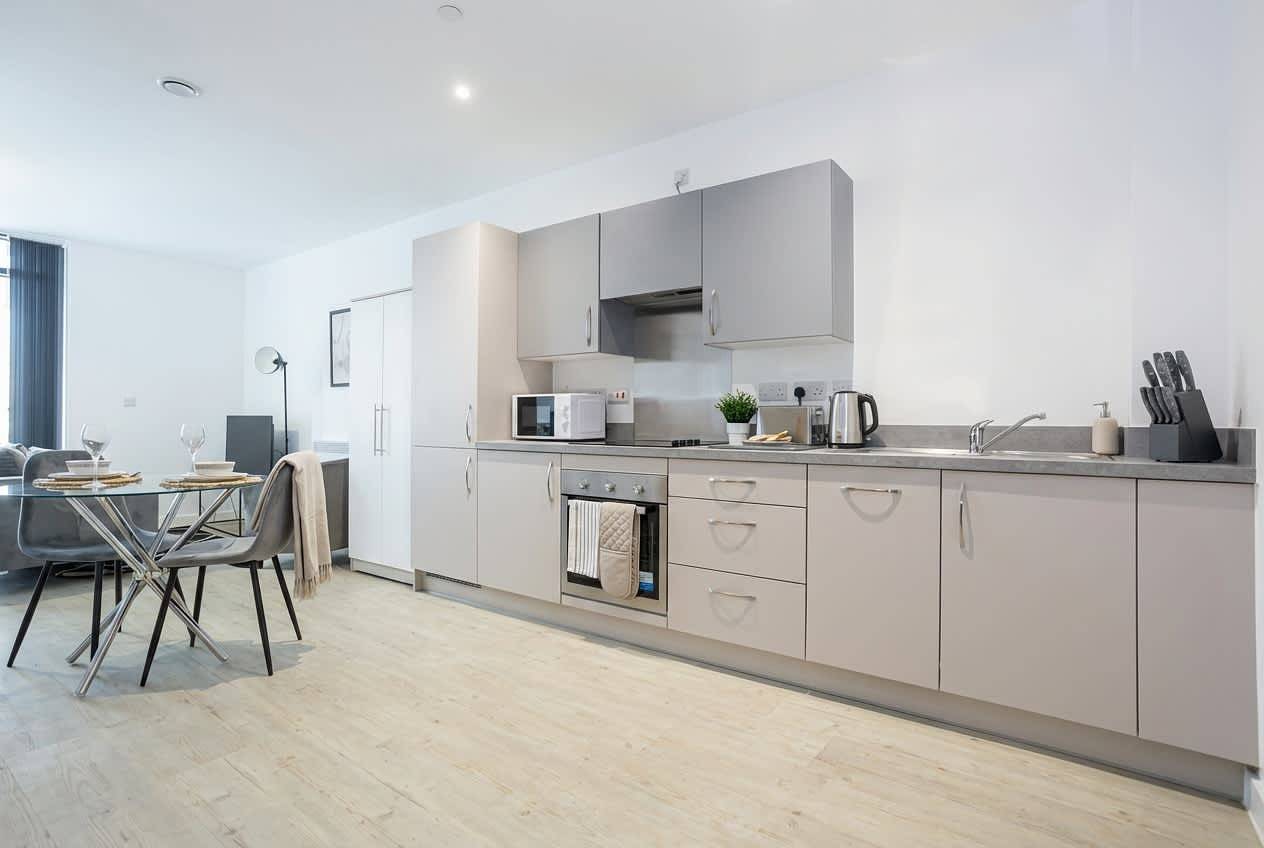 Monolocale intero, Bright Manchester Studio Apartment with Balcony in Greater Manchester