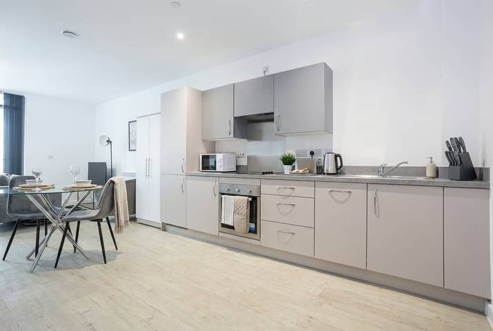 Ganze Wohnung, Bright Manchester Studio Apartment with Balcony in Greater Manchester