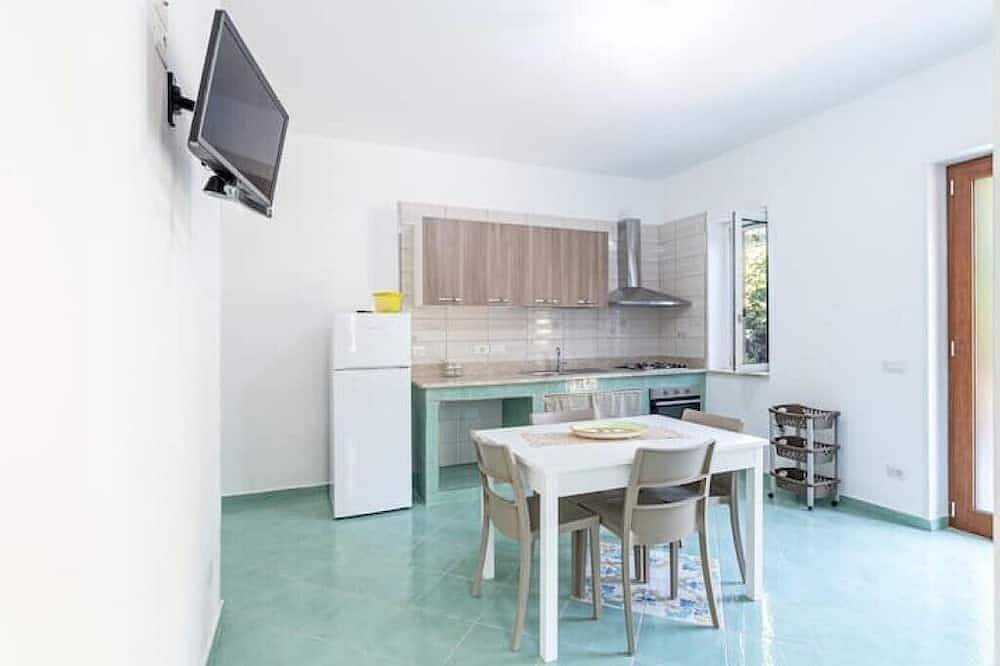 Entire apartment, Villa Anna - Holiday Home Palinuro 600 meters from the sea in Centola, Cilento