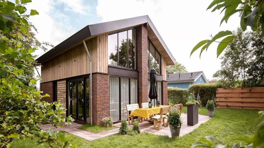 Ferienhaus für 10 Personen, mit Terrasse und Garten in Julianadorp