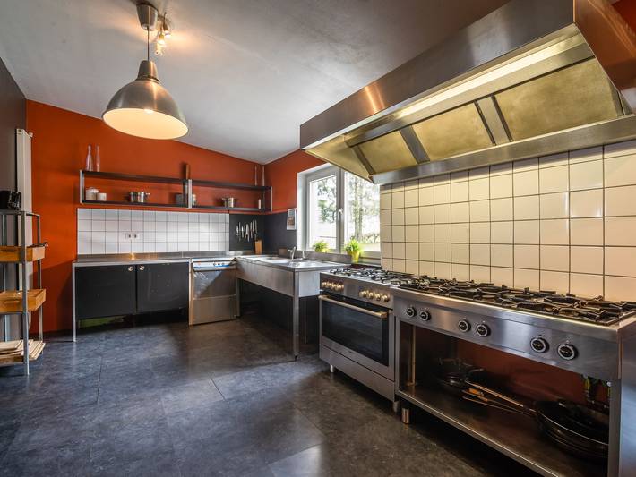 Location de vacances pour 36 personnes, avec sauna ainsi que terrasse et jardin, adapté aux familles dans Robertville - 4