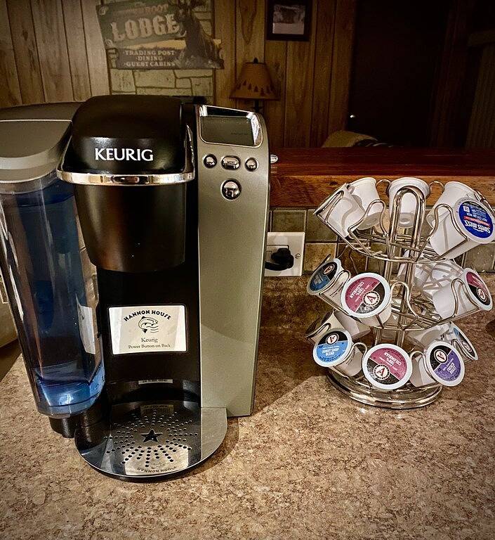 Hannon Haus Cutthroat Hütte, auf dem Fluss unter dem Himmel in Ravalli County