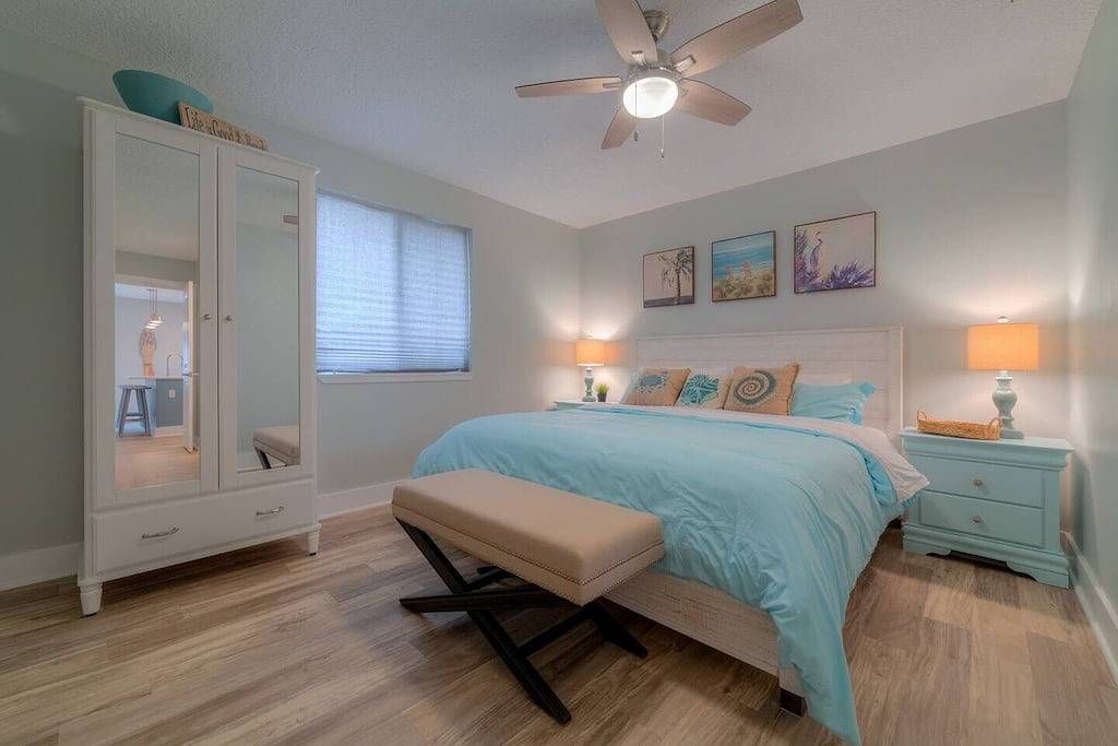 Stunning Back Patio & Heated Pool in Jacksonville Beach, Duval County