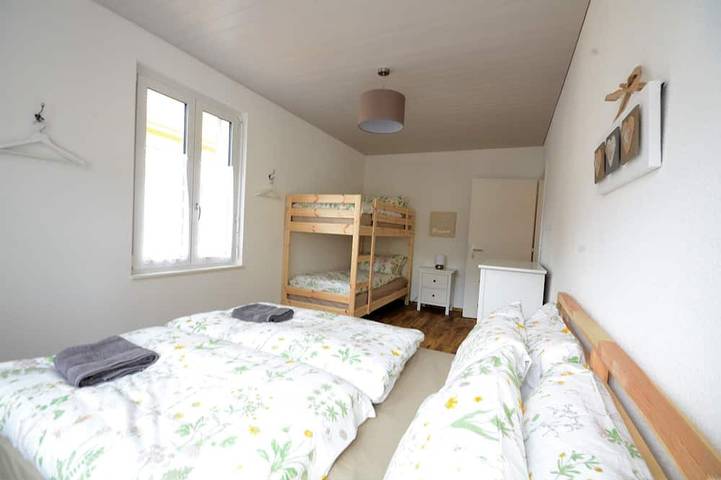 Ganze Wohnung, Stilvolle neue Wohnung befindet sich 3 Minuten zu Fuß vom Bahnhof Interlaken West. in Interlaken, Thunersee