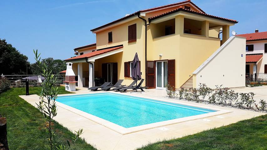 Ferienhaus für 10 Personen, mit Terrasse und Garten in Banjole