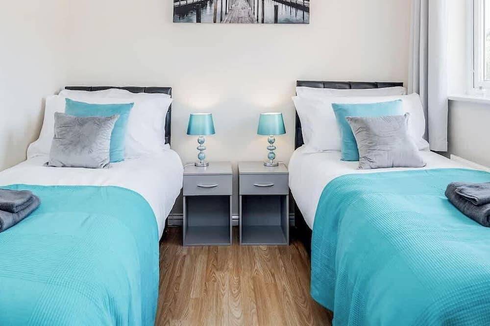 Contractors Home 3 Bed 2.5 Bath | Parking | Wifi in Luton, Chiltern Hills
