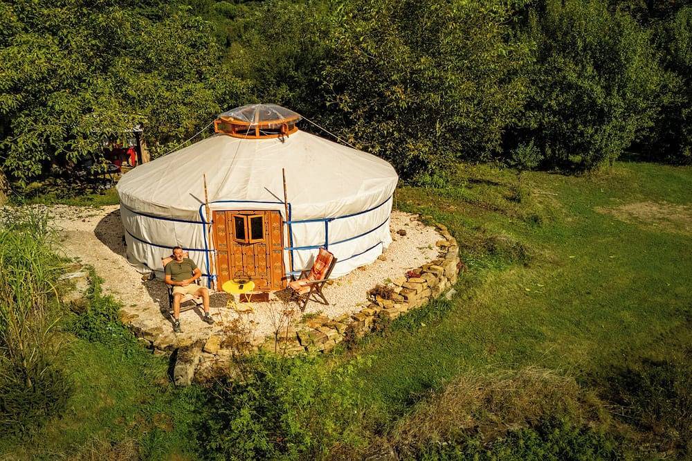 Yurt de Arbigny romantic overnight stay in a Mongolian tent in Arbigny-sous-Varennes, Haute-Marne