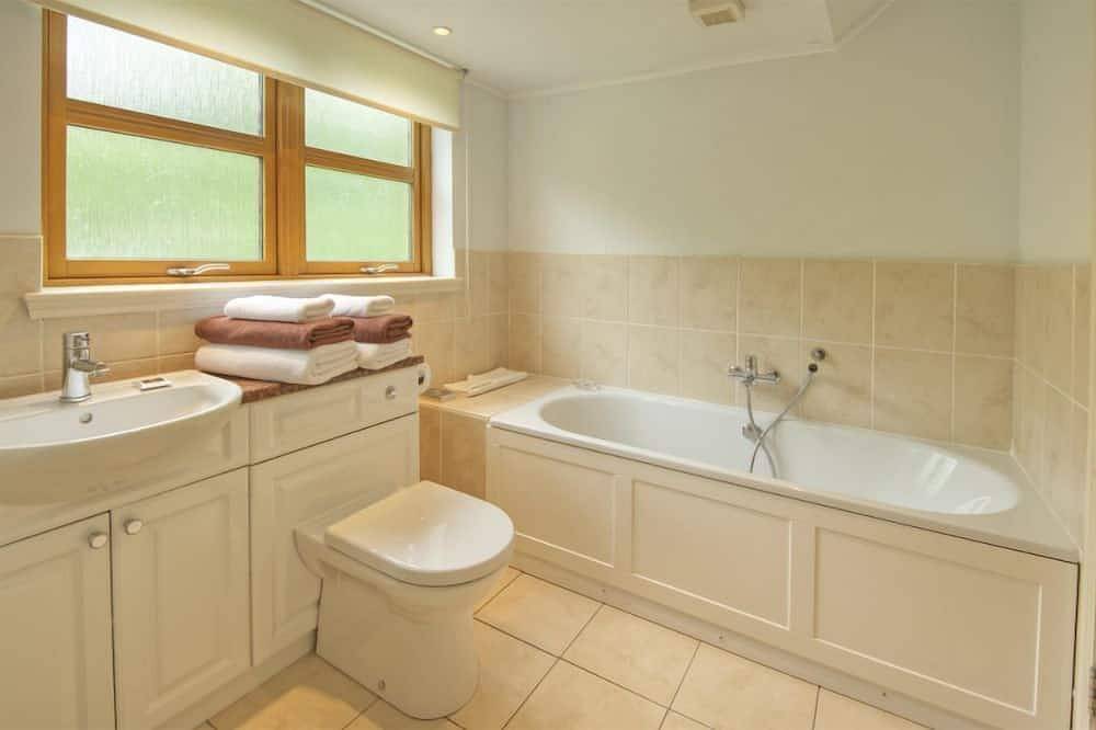 Drumlanrig Lodge with hot tub and views of Loch Lomond in Loch Lomond, Stirling und Umgebung