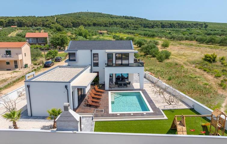 Villa pour 8 personnes, avec terrasse et sauna ainsi que vue et piscine à Turanj - 4