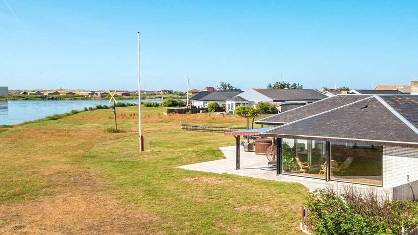 Ferienhaus für 9 Personen, mit Garten in Thorsminde