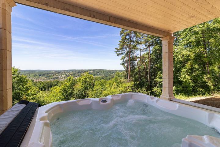 Lodge Spa Céleste mit Panoramablick über Sarlat, WLAN und Klimaanlage in Sarlat-la-Canéda, Périgord Noir