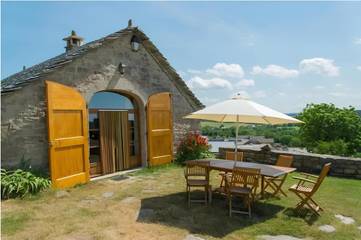 Gîte pour 5 personnes, avec jardin ainsi que piscine et vue dans Massegros Causses Gorges