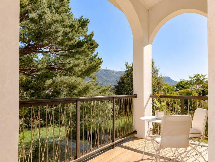 Hel studio-lejlighed, Studio 'Bulle de Sainte-Baume' with Mountain View, Private Terrace, and Wi-Fi in Plan-d'Aups-Sainte-Baume, Middelhavskysten (Frankrig)