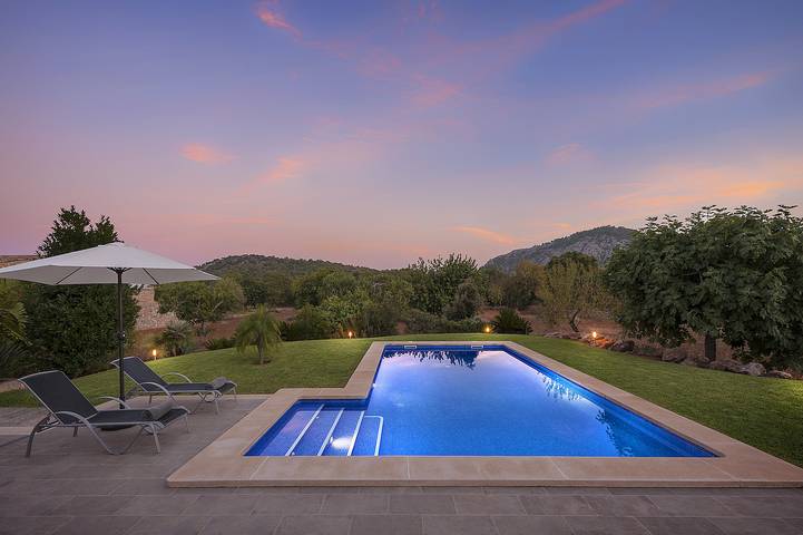 Luxus-Finca für 6 Personen, mit Terrasse und Pool sowie Garten in Pollença