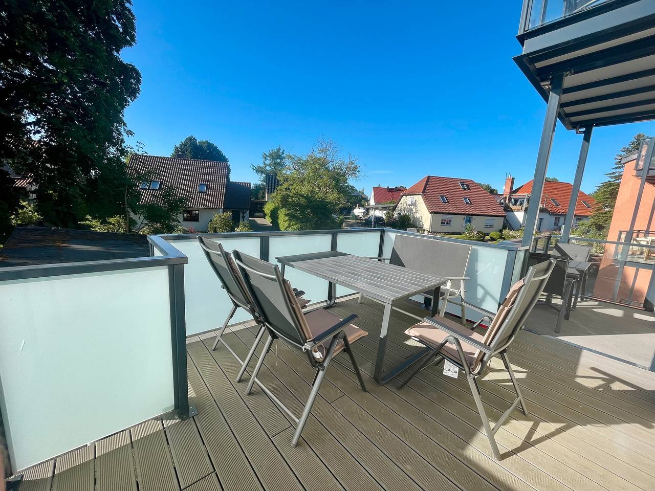 Ganze Wohnung, Ferienwohnung 'Hafenblick' mit Meerblick, privater Terrasse und Wi-Fi in Altefähr, Stralsund Umland