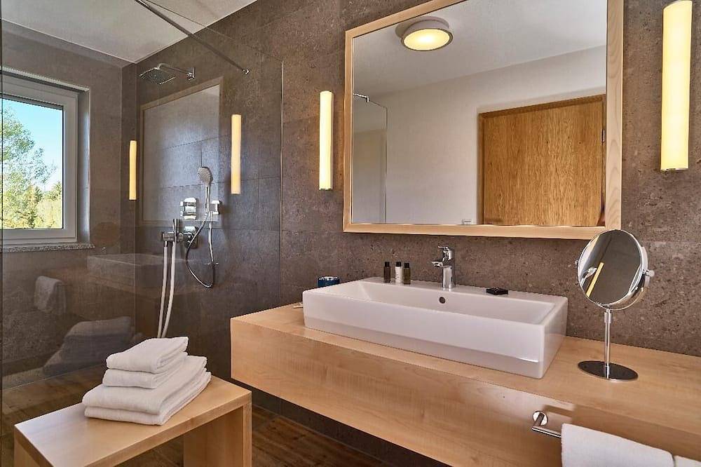 Ganze Wohnung, Modernes Studio (50 m2) mit Kneipp-Dusche und Infrarotkabine in Kollnburg, Ostbayern