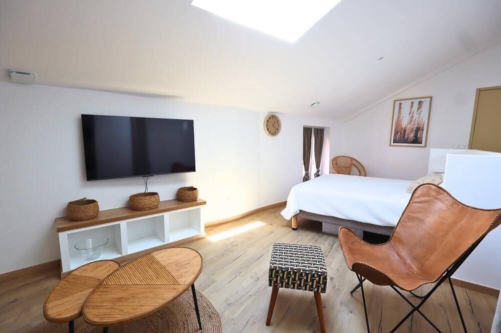 Apartamento entero, L'échappée Bohème - loft studio in Camaret-sur-Aigues, Vaucluse