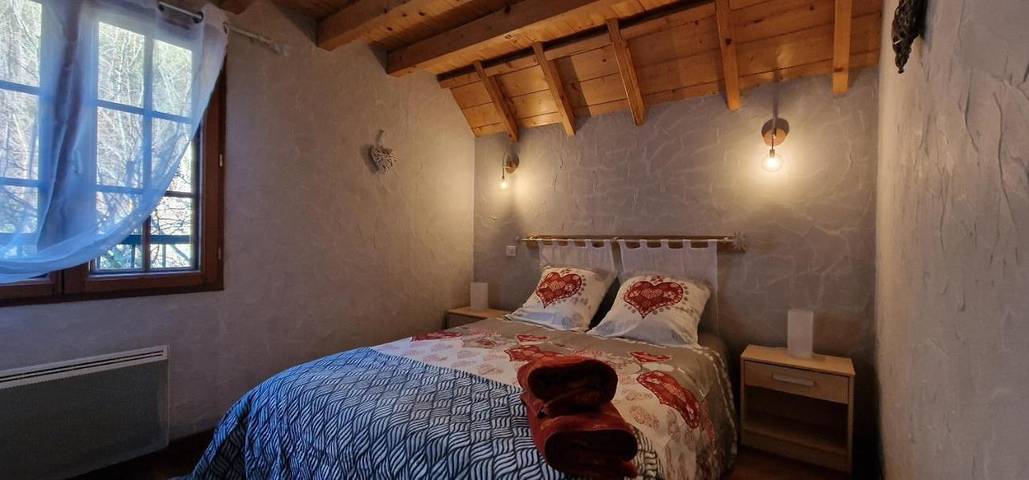 Location de vacances pour 6 personnes, avec jacuzzi et piscine ainsi que terrasse et jardin dans Geu - 4