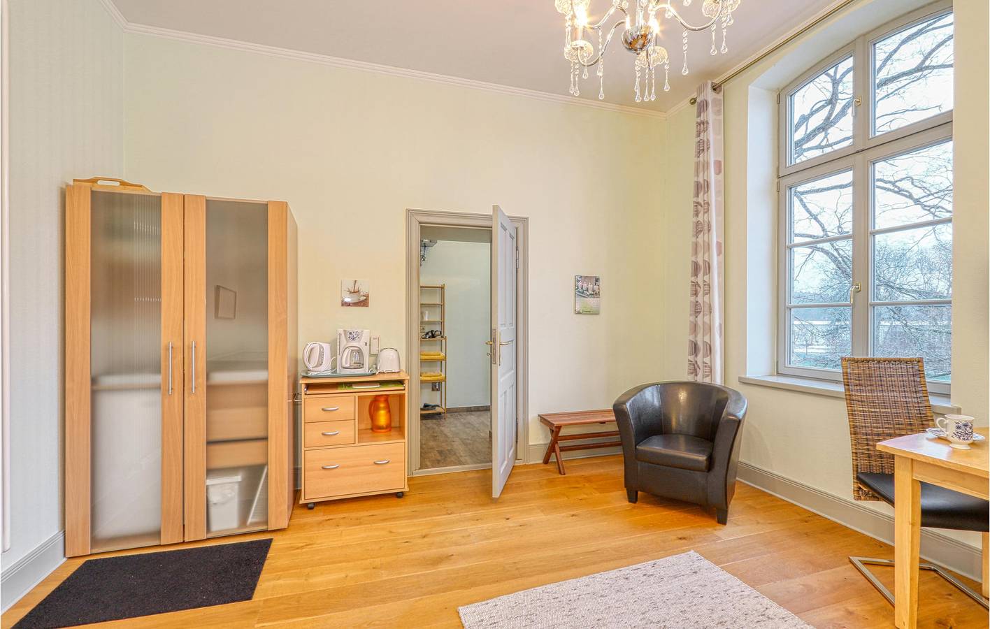 Ganze Ferienwohnung, Ferienwohnung am See mit Terrasse, Parkplatz & TV | Krakow am See in Alt Sammit, Krakow am See