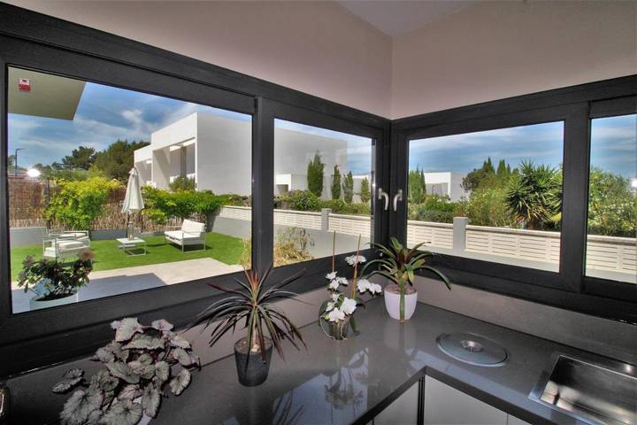 Casa rural para 8 personas, con vistas además de jardín y piscina, Familias con niños en Sant Josep de sa Talaia - 4