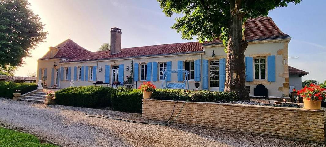 Gîte pour 6 personnes, avec Terrasse et Jardin ainsi que Piscine et Vue à Saint-Laurent-des-Vignes