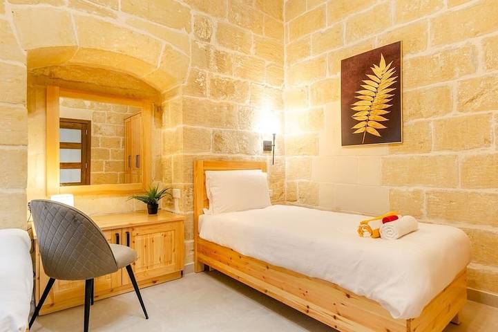 300 Jahre alte Gozo Villa: 2 Pools, Dachlounge, Meerblick in San Lawrenz, Gozo