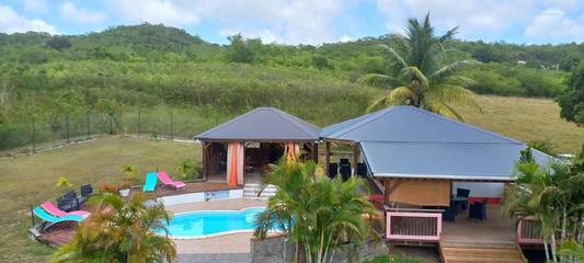 Gîte pour 2 personnes, avec jardin ainsi que vue et piscine dans Saint-Louis (Marie-Galante)