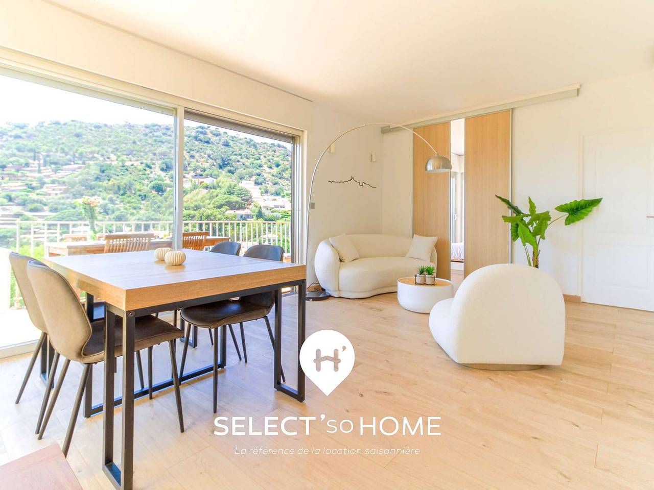 Appartement entier, Appartement lumineux avec grande terrasse, vue mer, au Lavandou in Le Lavandou, Parc national de Port-Cros