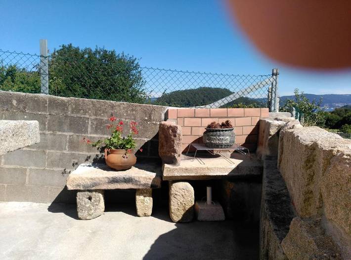 Casa rural para 4 personas, con vistas además de jardín y balcón en Marín - 2