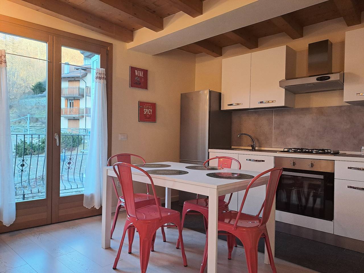 Appartamento intero, Appartamento 'La Casa Di Allegra' con vista sulle montagne e balcone in Vione (villaggio), Vione