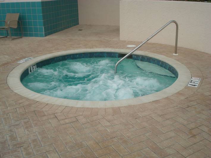 Holiday apartment for 4 people, with garden and hot tub as well as pool - 1