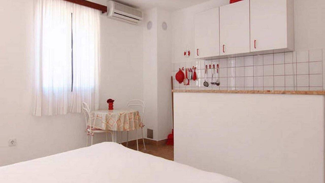 Ganze Ferienwohnung, Ferienwohnung für 2 Personen (24 m²) in Bol in Bol, Brac