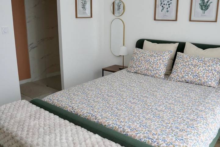 Location de vacances pour 6 personnes, avec jardin et terrasse à Chargé - 3