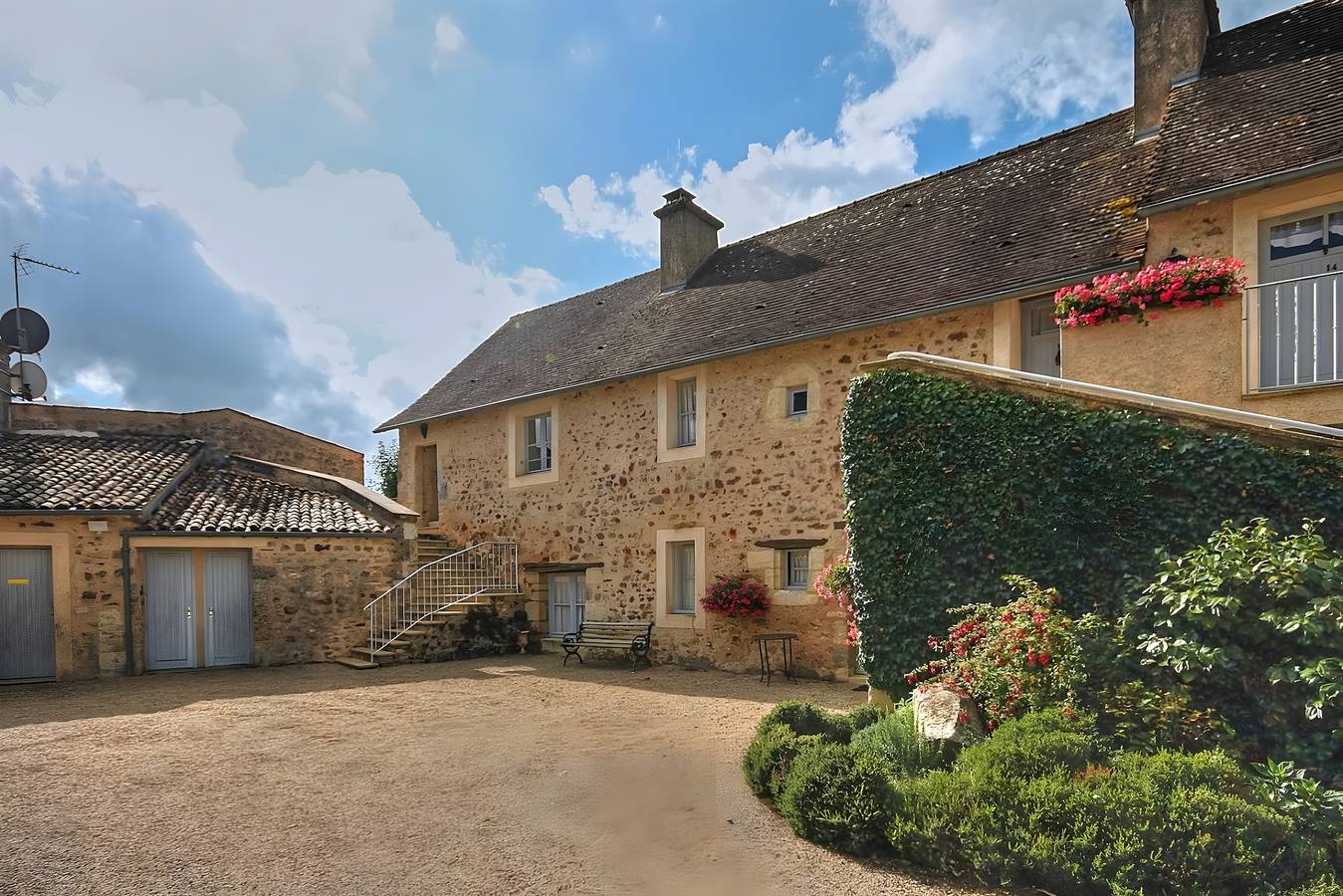 Appartement entier, Château Les Forges – Tennis, Piscine, Golf in Les Forges, Deux-Sèvres