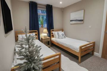 Cottage for 16 People in Swansea region, Photo 3