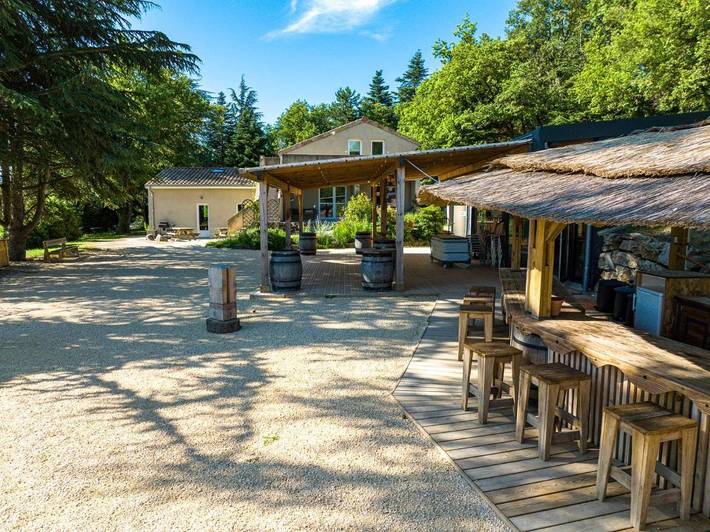 Location de vacances pour 14 personnes, avec vue ainsi que jardin et piscine à Crest - 2