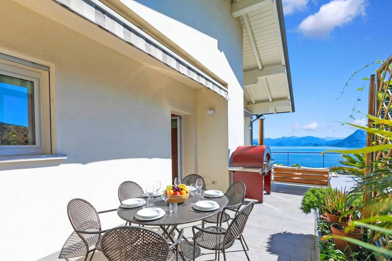 Villa Alessia - 4 bed Villa with Lake Maggiore View in Stresa, Comune di Stresa