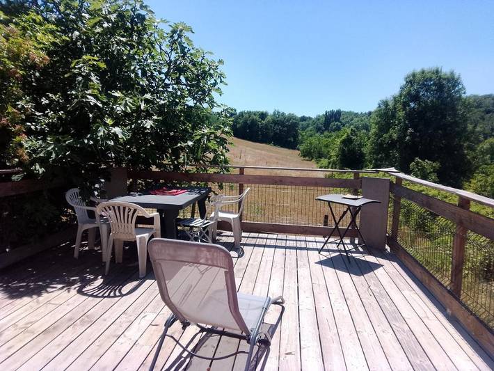 Location de vacances pour 4 personnes, avec terrasse ainsi que vue et jardin, animaux acceptés à Chabrillan