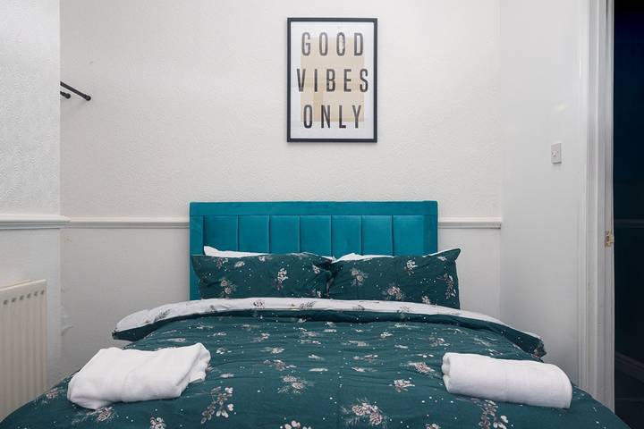 Holiday rental for 8 people in Stoke-on-Trent