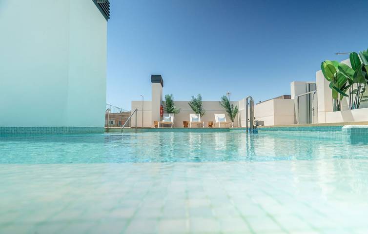 Ganze Wohnung, Ferienwohnung für 4 Personen mit Garten in Playa de la Rada, Estepona