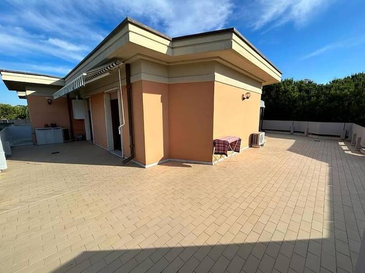 Ferienwohnung für 7 Personen, mit Balkon und Terrasse sowie Garten und Ausblick in Marina di Massa - 2