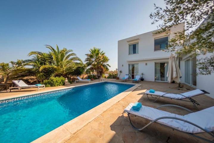 Casa de vacaciones para 6 personas, con Jacuzzi y Terraza además de Jardín y Piscina en Sant Jordi de ses Salines