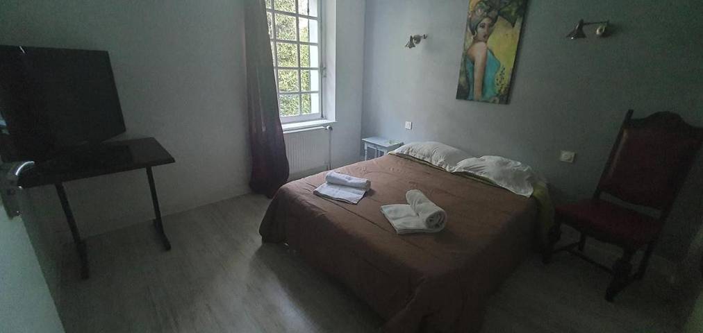 Chambre d’hôte pour 2 personnes, avec vue ainsi que jardin et terrasse, animaux acceptés à Mervent - 2