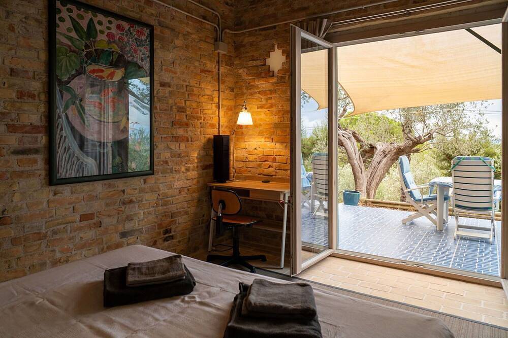 Wonderful  villa with hot tub, A/C, Wifi, patio, pets allowed, panoramic view and parking in Città Sant'Angelo, Città Sant'Angelo region