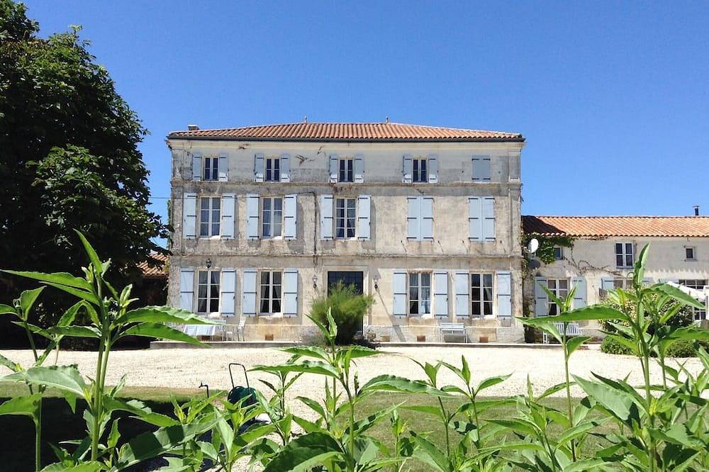 Elegantes Landhaus. In ruhiger Lage. Eine gute Wahl für Familien. in Bessac, Charente