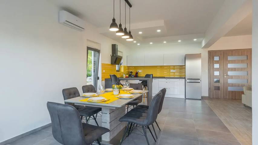 Villa pour 10 personnes, avec jardin et piscine à Turanj - 3