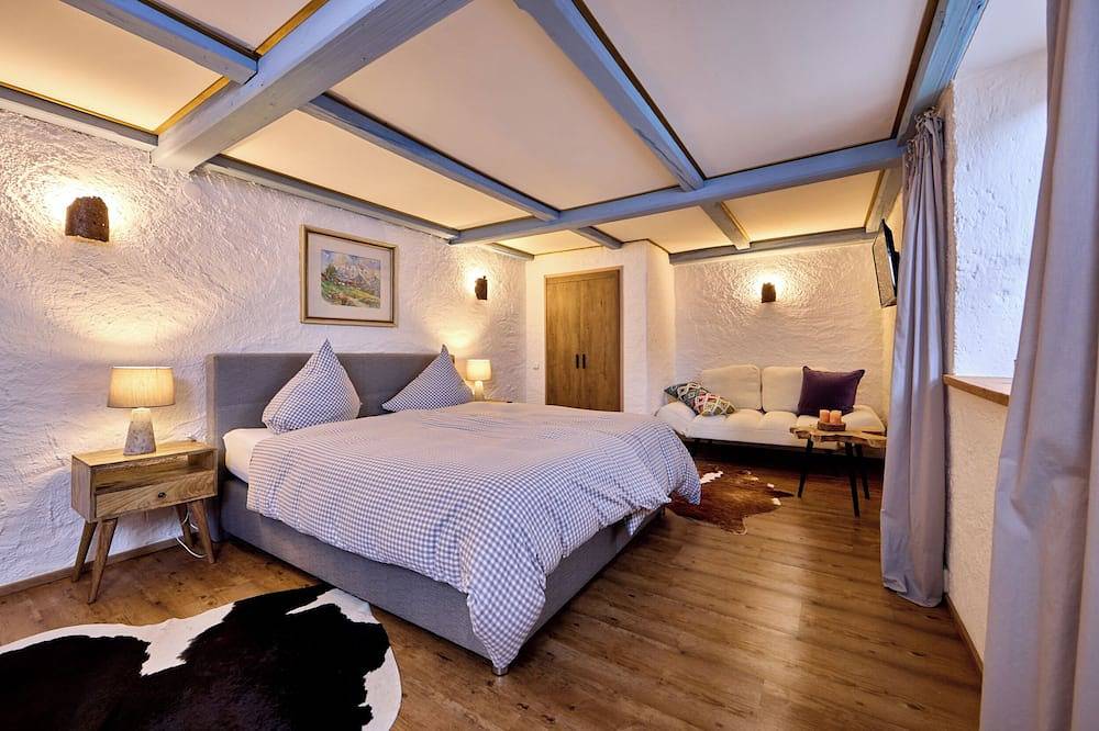Die Landhausvilla ein Mehrgenerationen Haus mit 480qm Wohnfläche und viel Garten in Garmisch-Partenkirchen, Bayerische Alpen