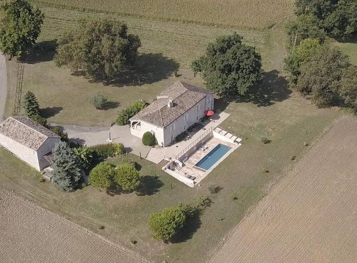 Location de vacances pour 6 personnes, avec jardin ainsi que piscine et vue, animaux acceptés à Sainte-Juliette