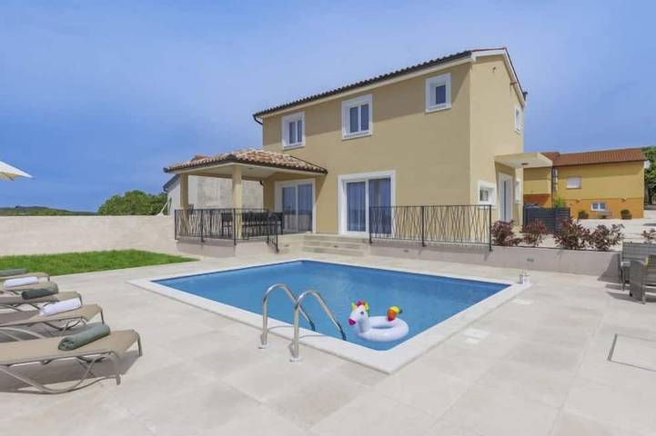Ferienhaus für 5 Personen, mit Pool und Garten - 1
