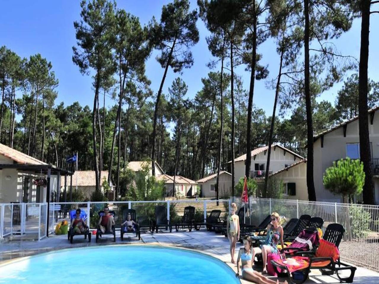 Entire apartment, Apartment by Lake Clarens with Pool Access in Lake Clarens, Casteljaloux